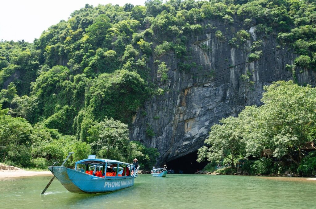 boat, river, motorboat-8105949.jpg